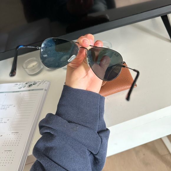 Polarized black ray bans - Picture 2 of 3